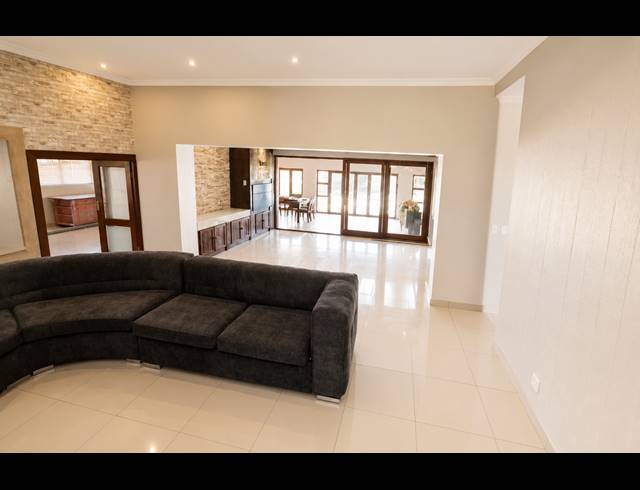 5 BEDROOM HOUSE FOR SALE IN THREE RIVERS EAST